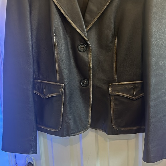 Leather jacket - Picture 3 of 16